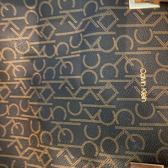 Calvin Klein purse , never worn , popped tags off - Picture 3 of 5
